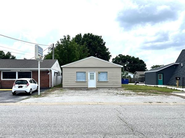 122 W Bethalto Boulevard , Bethalto, IL 62010