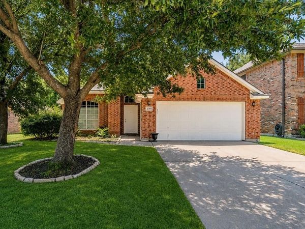 2755 Honey Suckle Drive , Grand Prairie, TX 75052