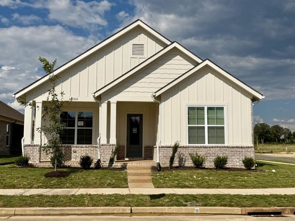 10260 LOUANNE DR, Collierville, TN 38017