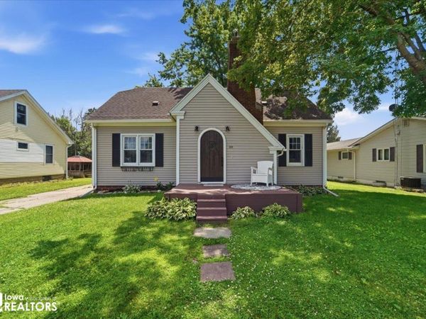 221 W Maple Street, Hubbard, IA 50122