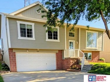 7602 Howell Street, Omaha, NE 68122