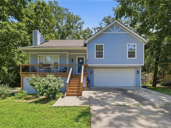 403 Woodland Avenue, Smithville, MO 64089