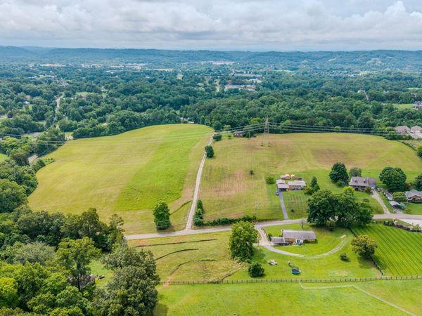 8150 Pelleaux Rd, Knoxville, TN 37938