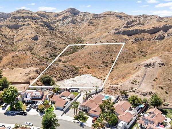 15221 Poppy Meadow, Canyon Country, CA 91387