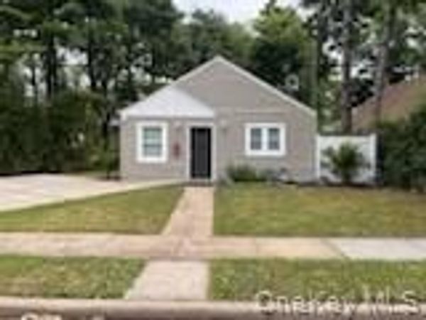 44 Commander Avenue , Hempstead, NY 11550
