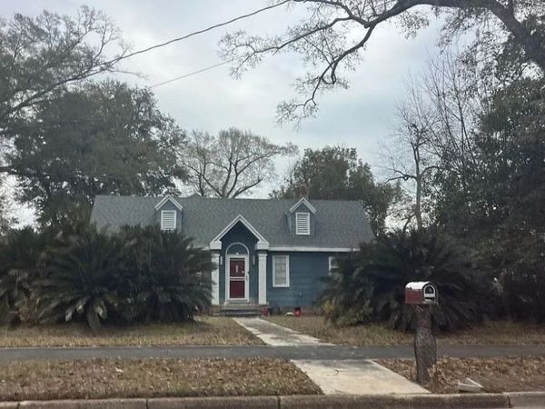 2942 Daniels Street , Marianna, FL 32446