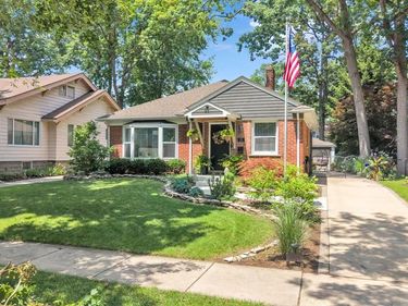 21 Devonshire Road, Pleasant Ridge, MI 48069