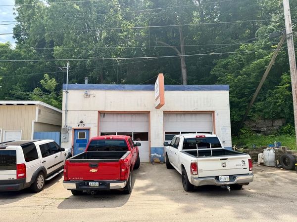 410 W 17th Street, Dubuque, IA 52001