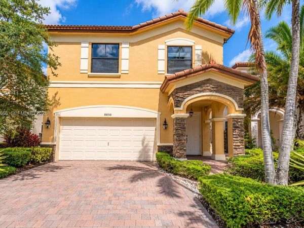8850 NW 99th Path, Doral, FL 33178
