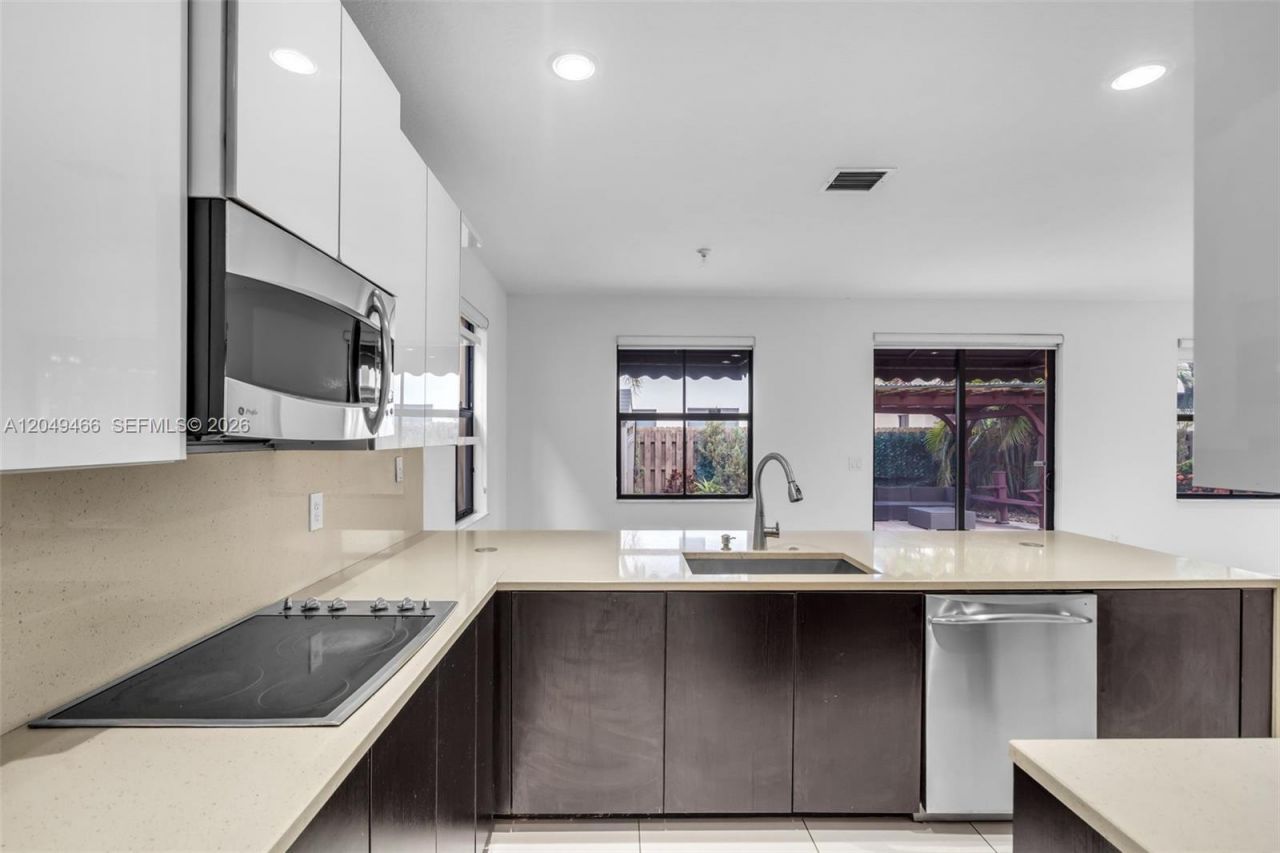 8850 NW 99th Path , Doral, FL 33178 Photo