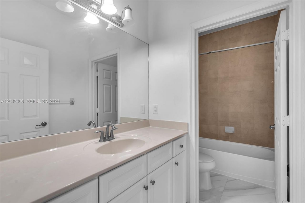 8850 NW 99th Path , Doral, FL 33178 Photo