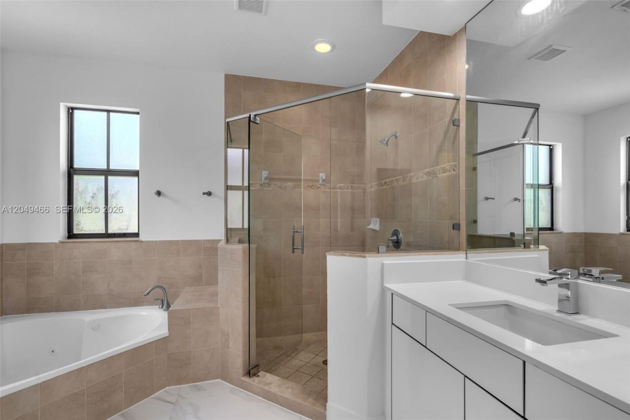 8850 NW 99th Path , Doral, FL 33178 Photo