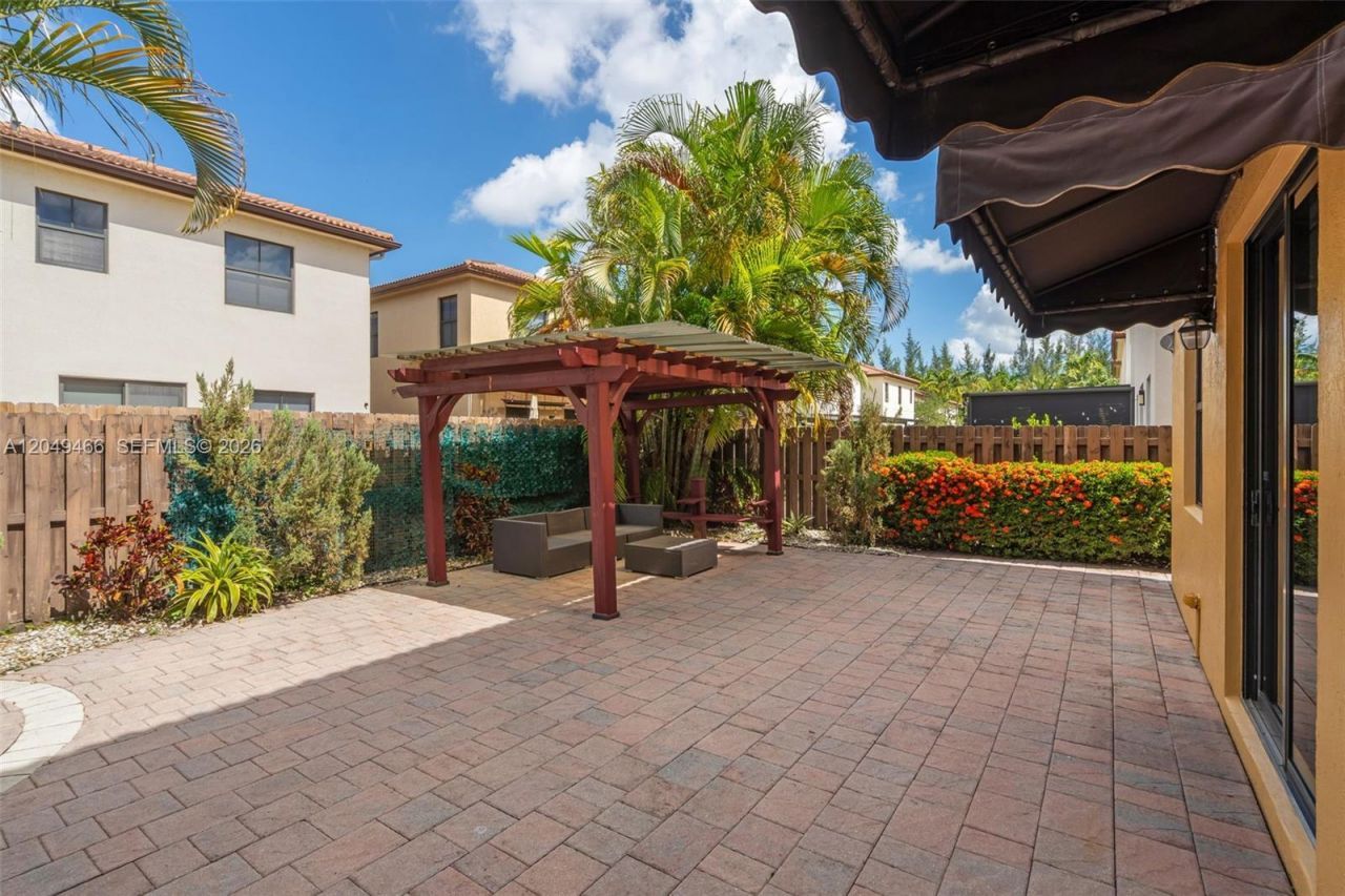 8850 NW 99th Path , Doral, FL 33178 Photo