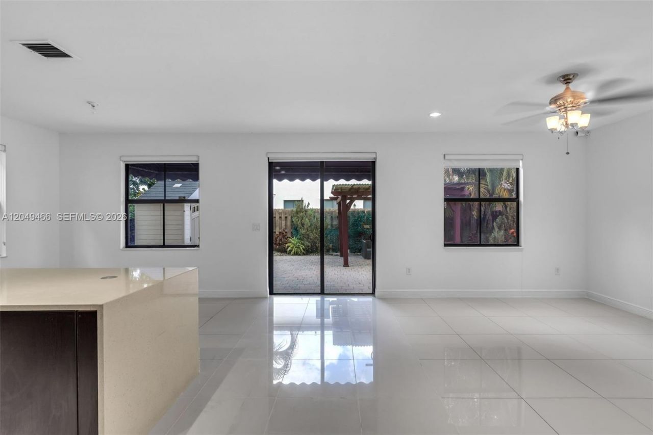 8850 NW 99th Path , Doral, FL 33178 Photo