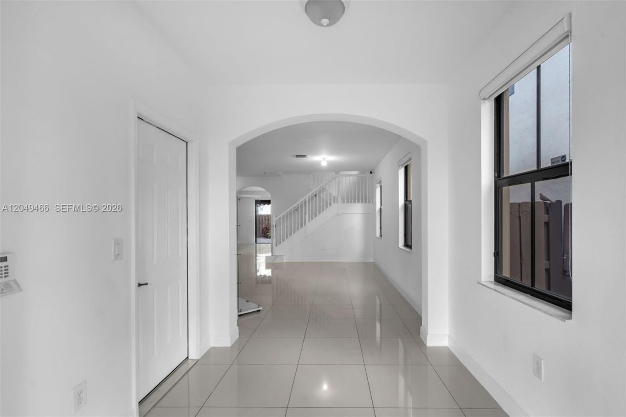 8850 NW 99th Path, Doral, FL 33178 Photo