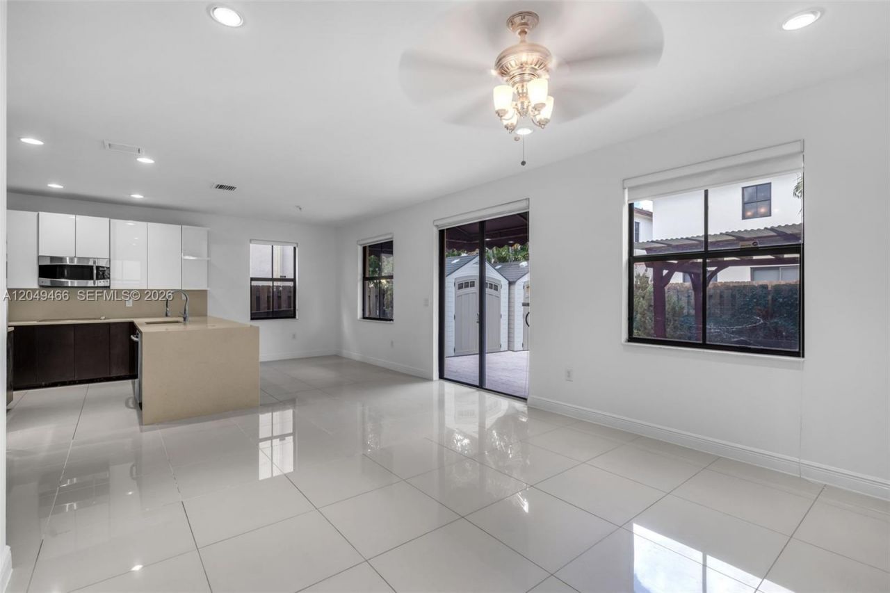 8850 NW 99th Path , Doral, FL 33178 Photo