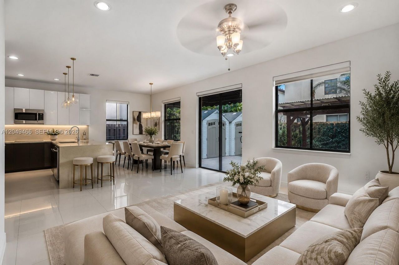 8850 NW 99th Path , Doral, FL 33178 Photo