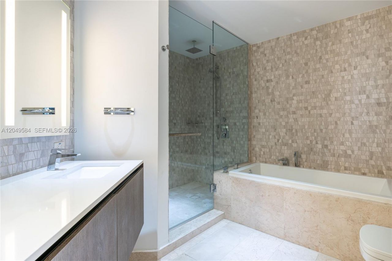 88 SW 7th St , Unit 2401, Miami, FL 33130 Photo