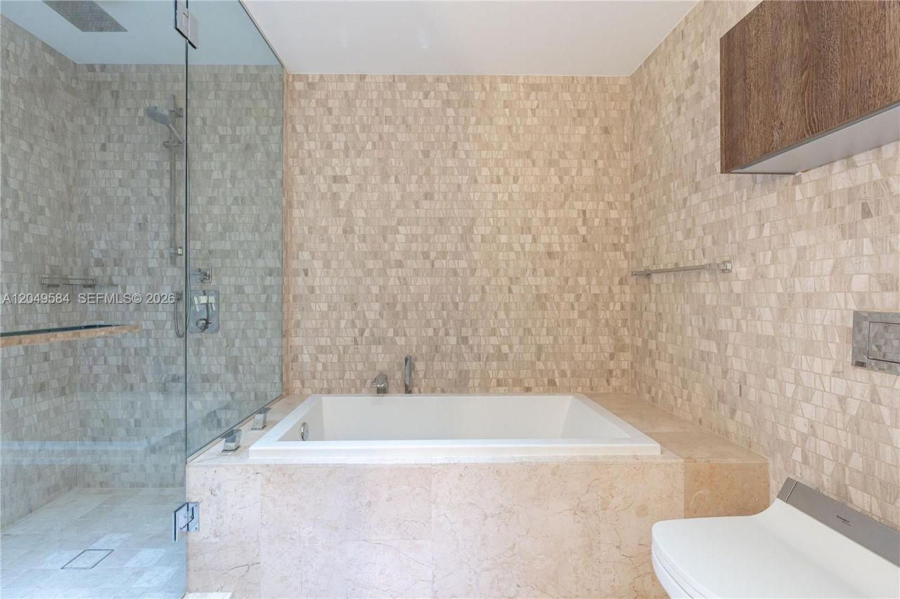 88 SW 7th St , Unit 2401, Miami, FL 33130 Photo