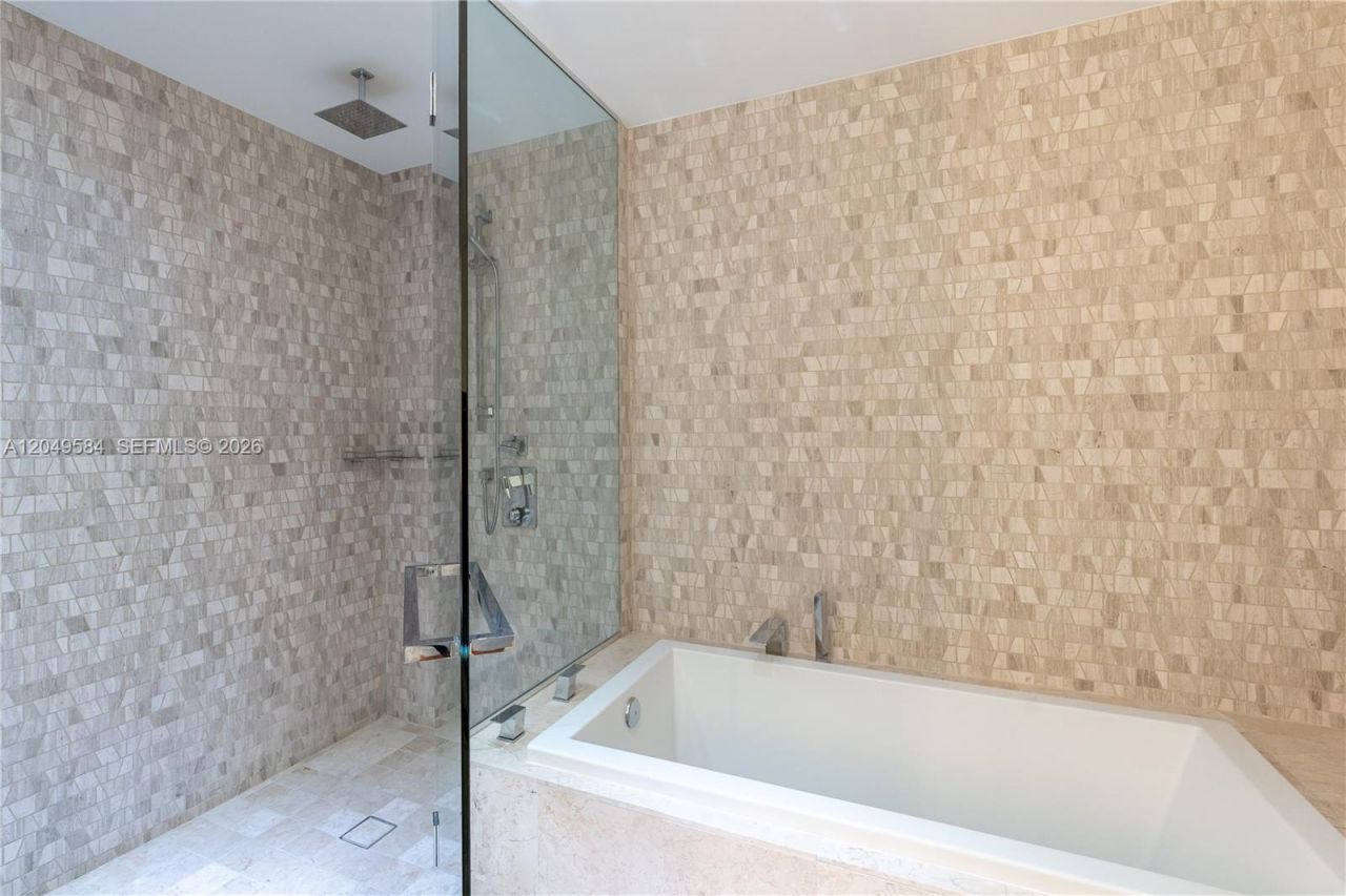 88 SW 7th St , Unit 2401, Miami, FL 33130 Photo