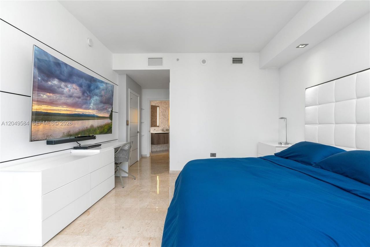 88 SW 7th St , Unit 2401, Miami, FL 33130 Photo