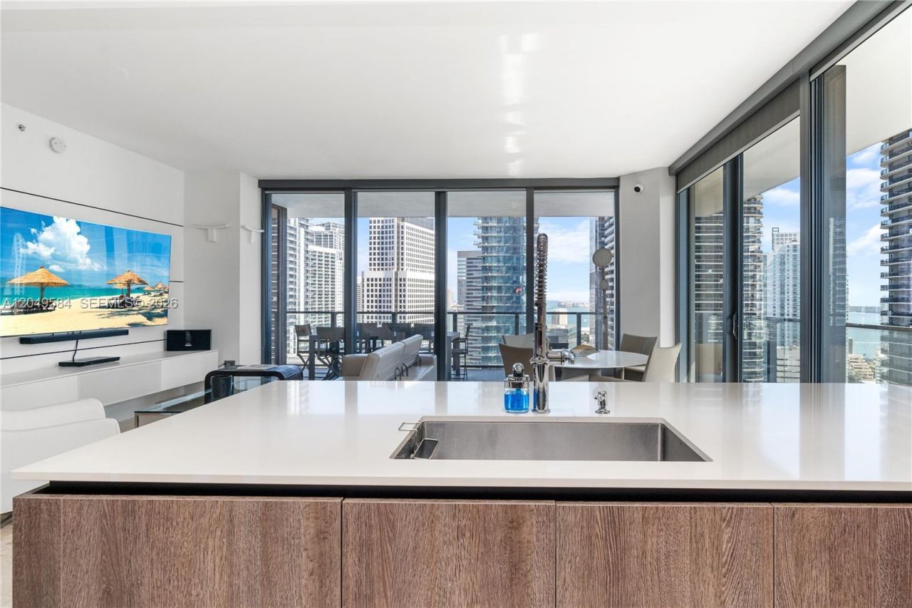 88 SW 7th St , Unit 2401, Miami, FL 33130 Photo