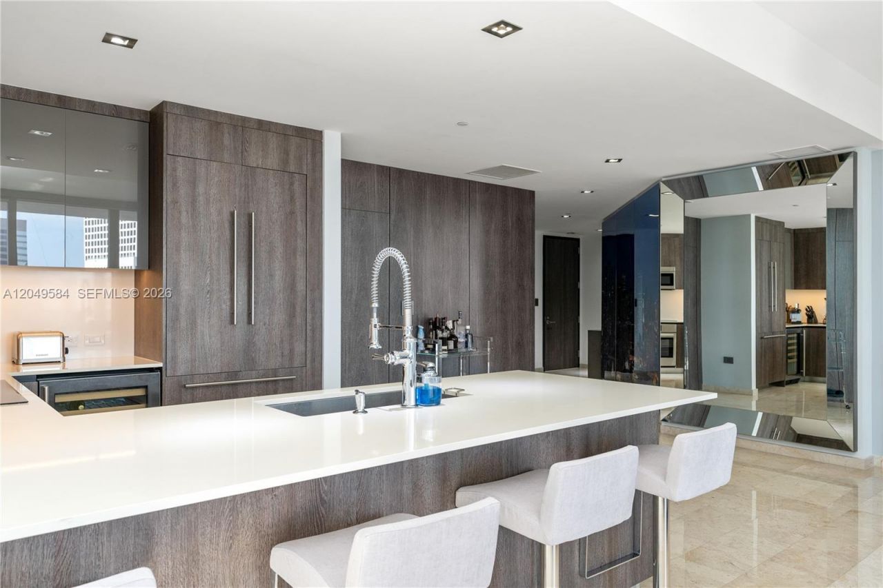 88 SW 7th St , Unit 2401, Miami, FL 33130 Photo