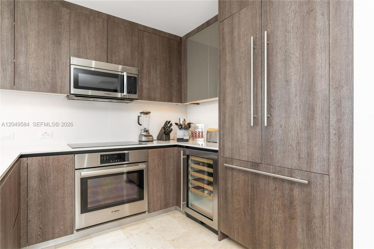 88 SW 7th St , Unit 2401, Miami, FL 33130 Photo