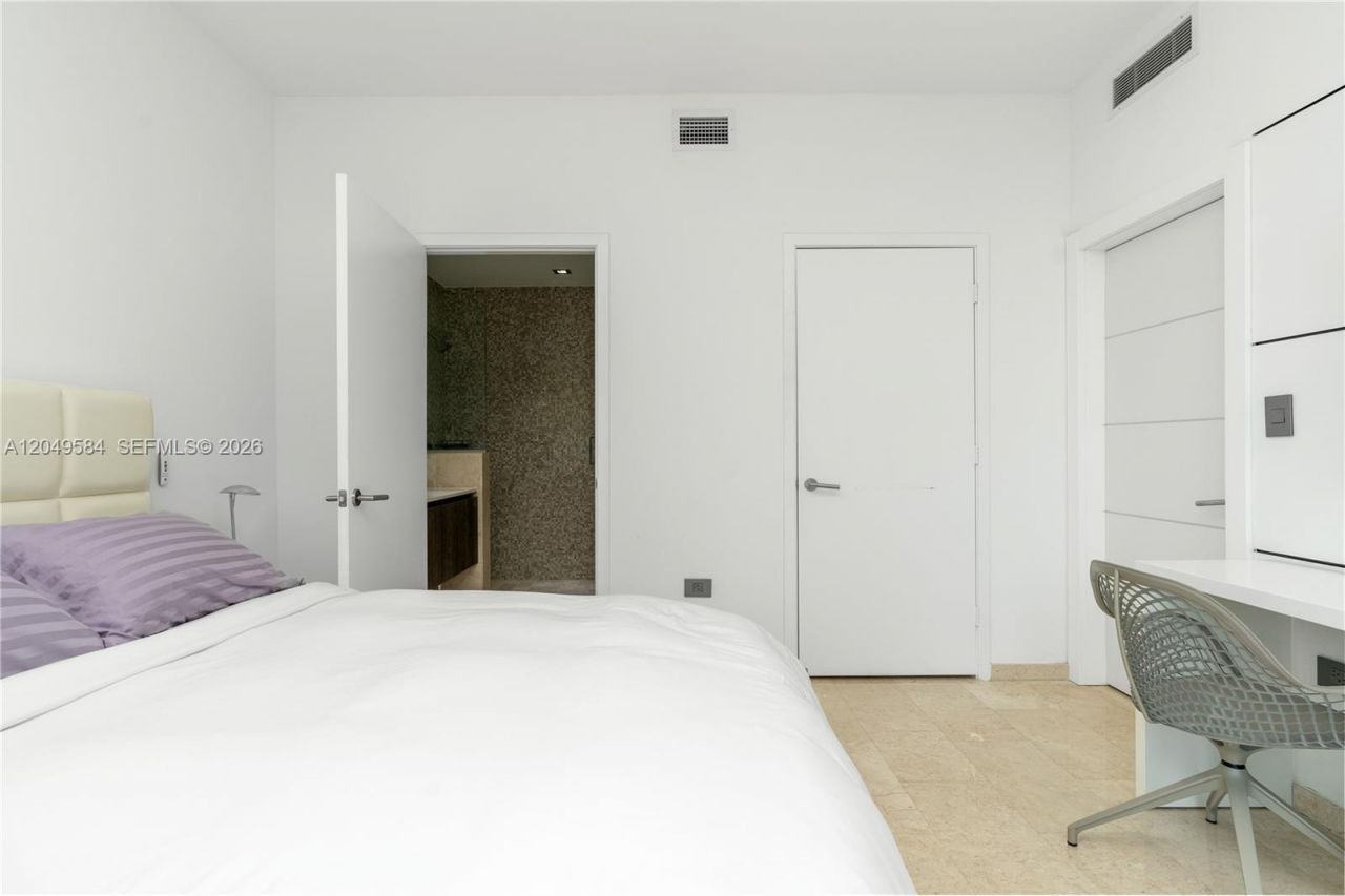 88 SW 7th St , Unit 2401, Miami, FL 33130 Photo