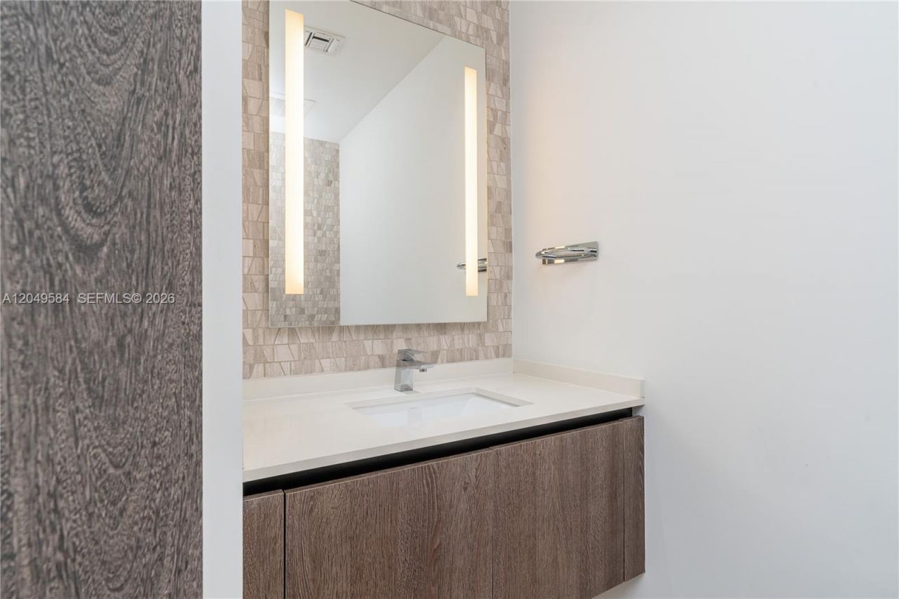 88 SW 7th St , Unit 2401, Miami, FL 33130 Photo