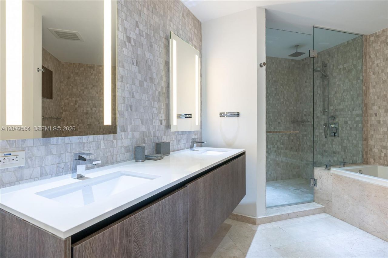 88 SW 7th St , Unit 2401, Miami, FL 33130 Photo