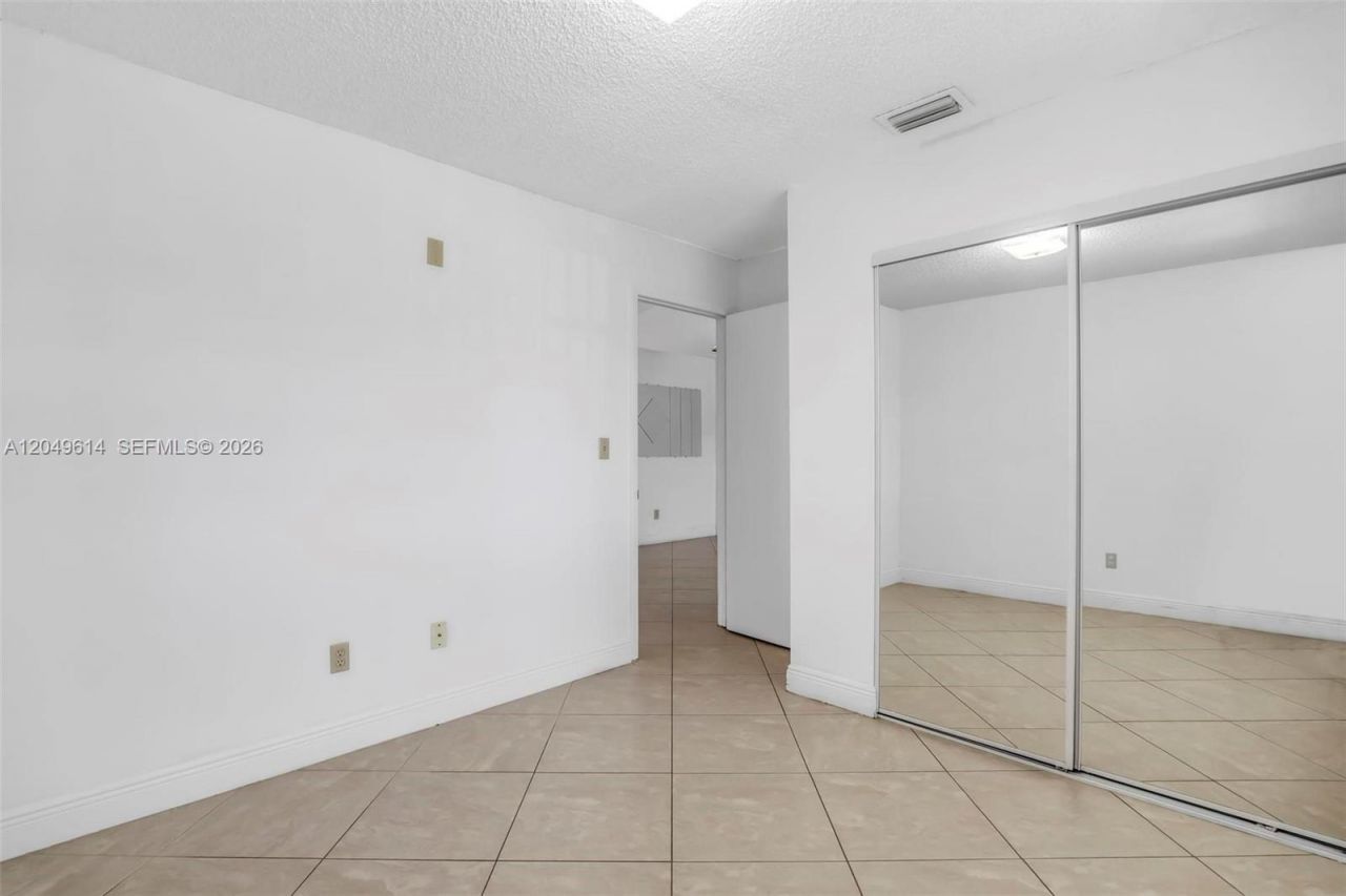 8871 NW 114th St , Hialeah Gardens, FL 33018 Photo