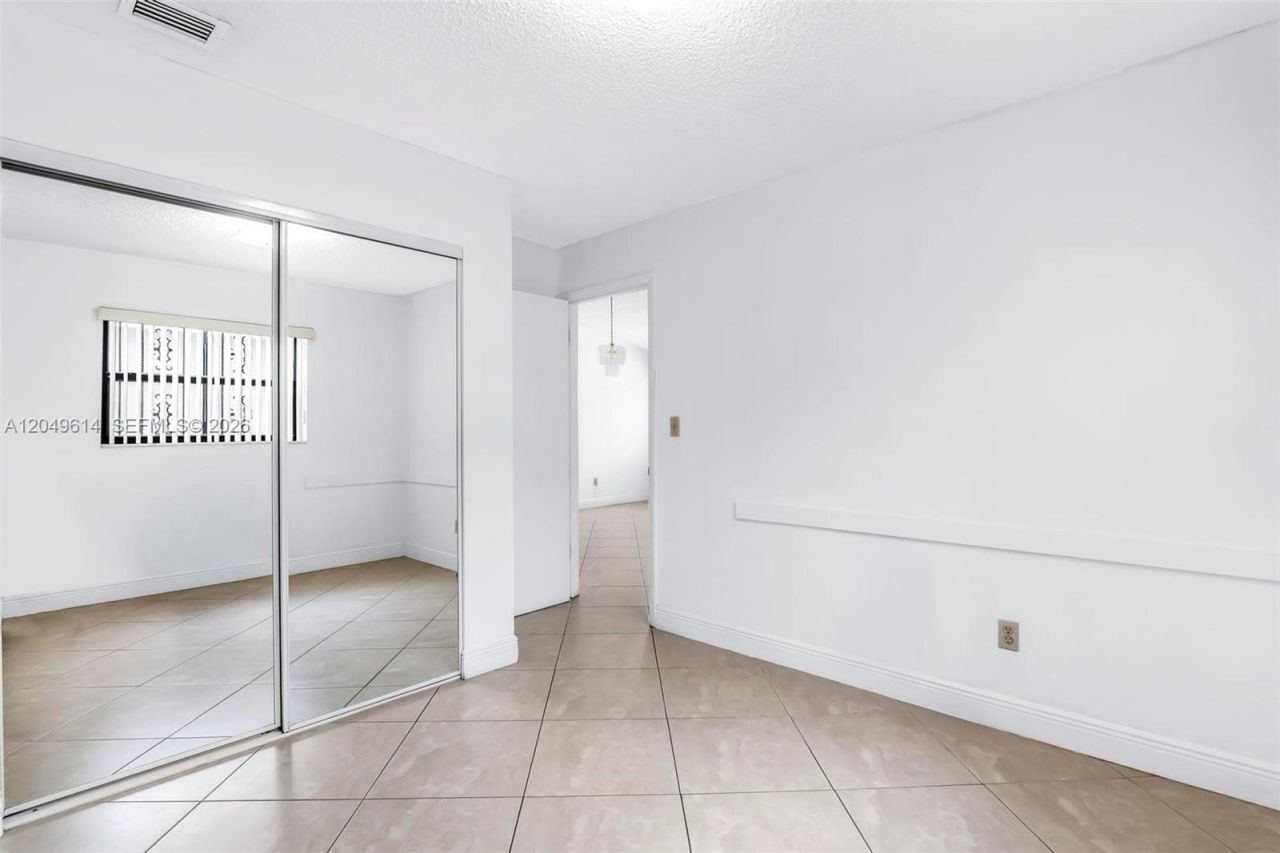 8871 NW 114th St , Hialeah Gardens, FL 33018 Photo