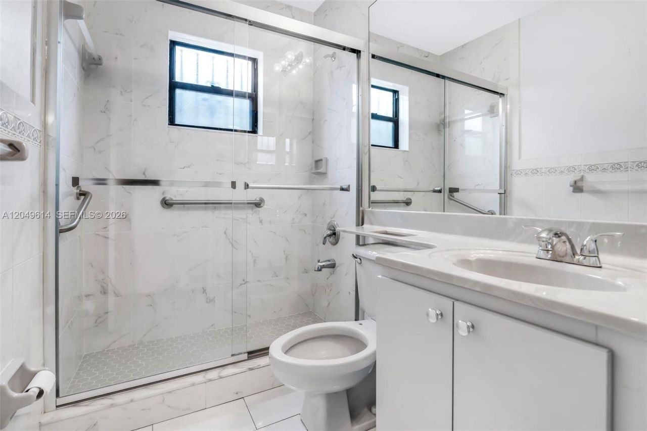 8871 NW 114th St , Hialeah Gardens, FL 33018 Photo