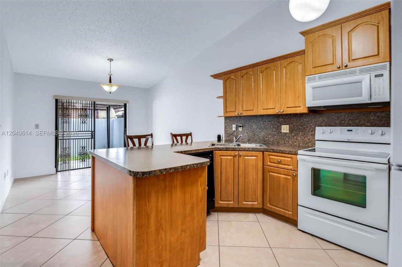 8871 NW 114th St , Hialeah Gardens, FL 33018 Photo