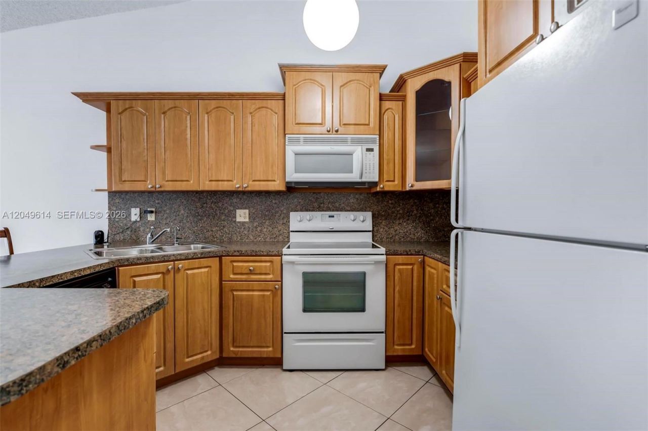 8871 NW 114th St , Hialeah Gardens, FL 33018 Photo