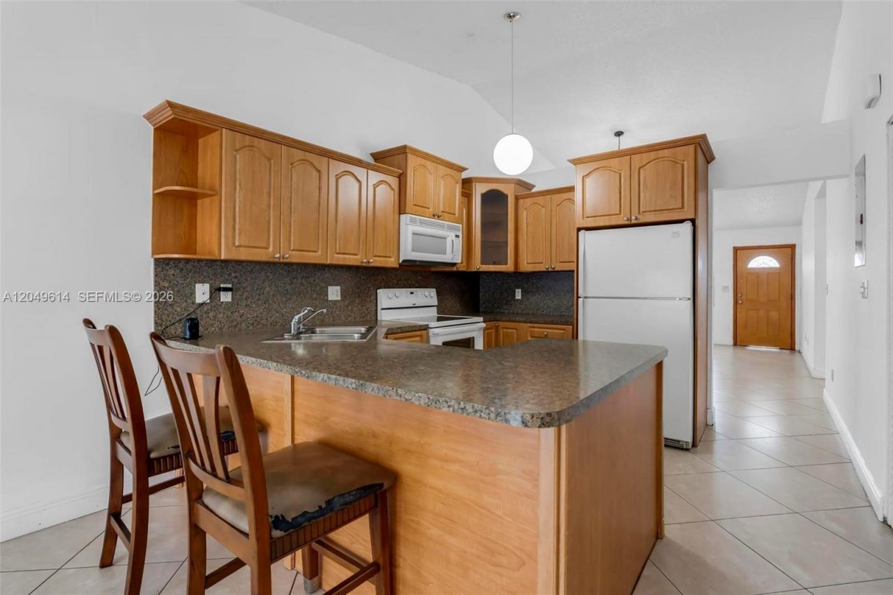 8871 NW 114th St , Hialeah Gardens, FL 33018 Photo