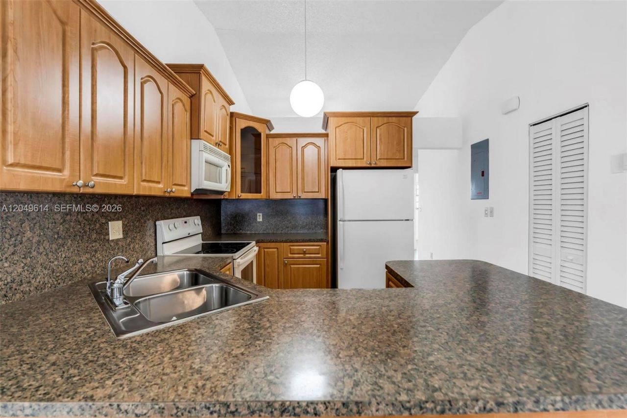 8871 NW 114th St , Hialeah Gardens, FL 33018 Photo