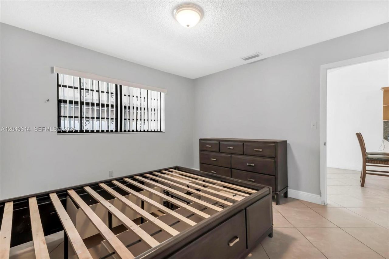 8871 NW 114th St , Hialeah Gardens, FL 33018 Photo