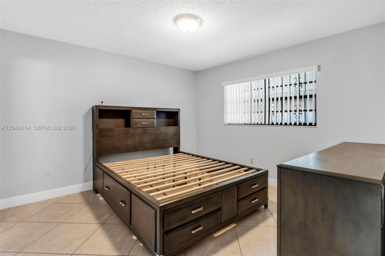8871 NW 114th St , Hialeah Gardens, FL 33018 Photo