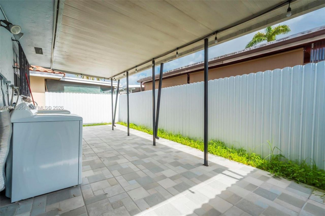8871 NW 114th St , Hialeah Gardens, FL 33018 Photo