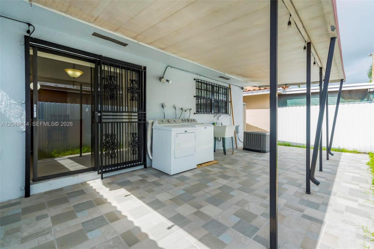 8871 NW 114th St , Hialeah Gardens, FL 33018 Photo