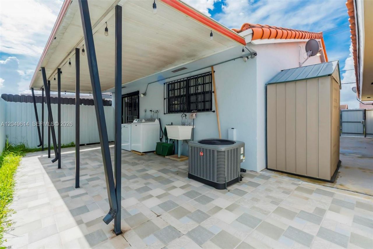 8871 NW 114th St , Hialeah Gardens, FL 33018 Photo