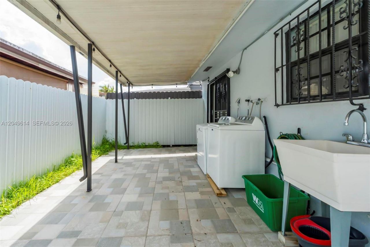 8871 NW 114th St , Hialeah Gardens, FL 33018 Photo