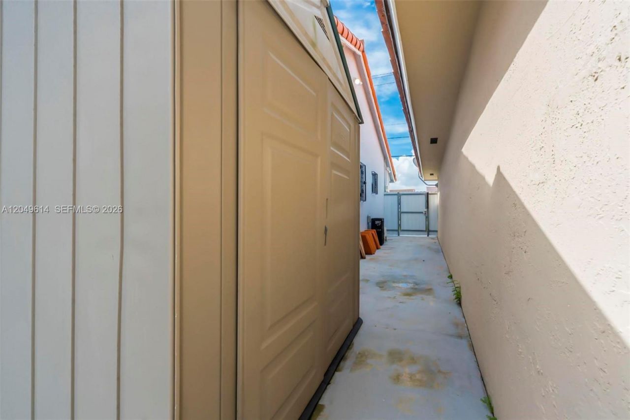 8871 NW 114th St , Hialeah Gardens, FL 33018 Photo