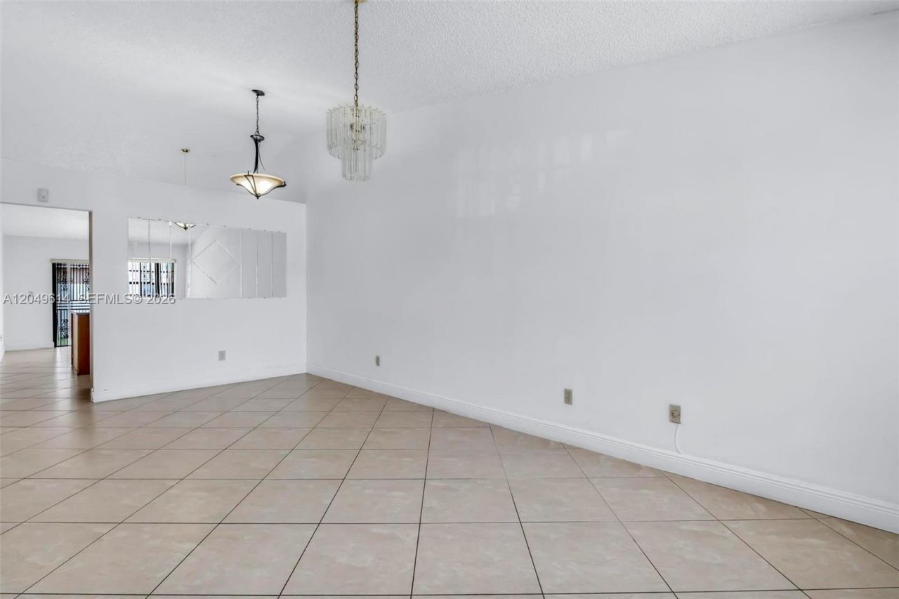 8871 NW 114th St , Hialeah Gardens, FL 33018 Photo