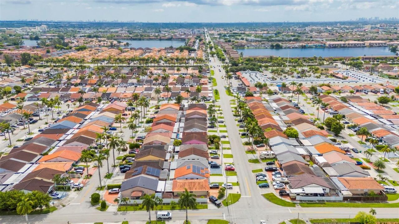 8871 NW 114th St , Hialeah Gardens, FL 33018 Photo