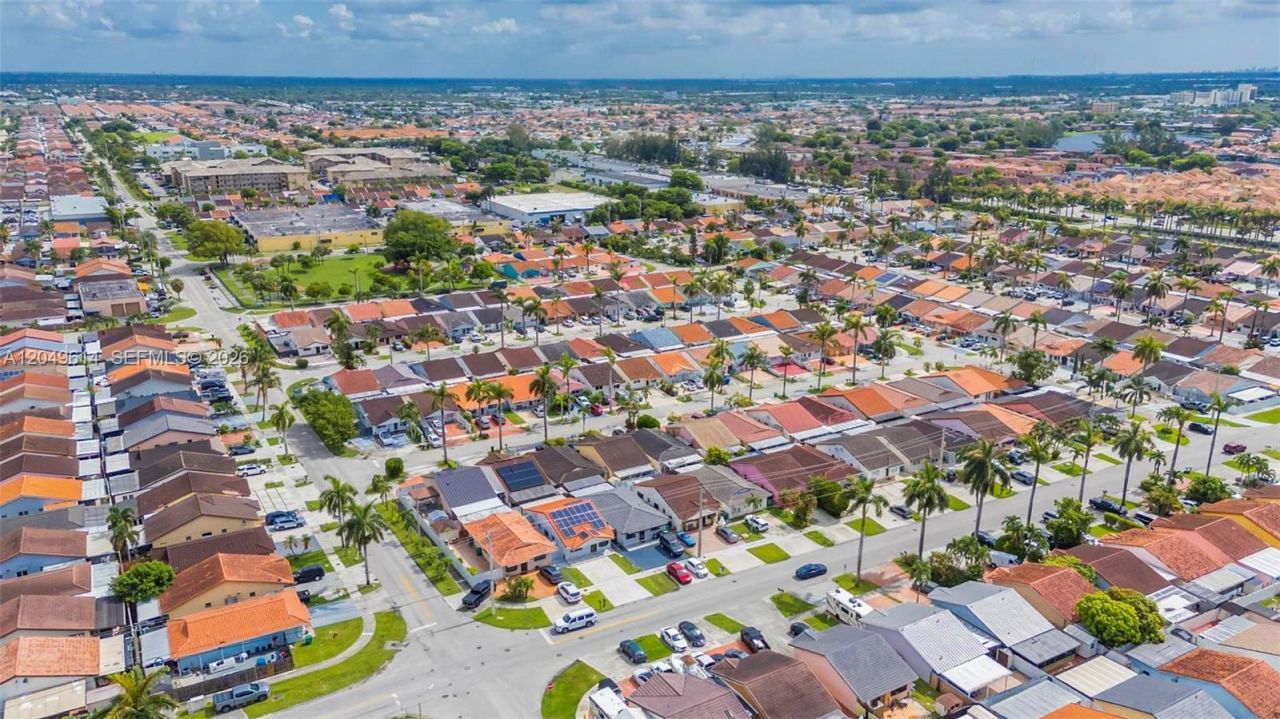 8871 NW 114th St , Hialeah Gardens, FL 33018 Photo