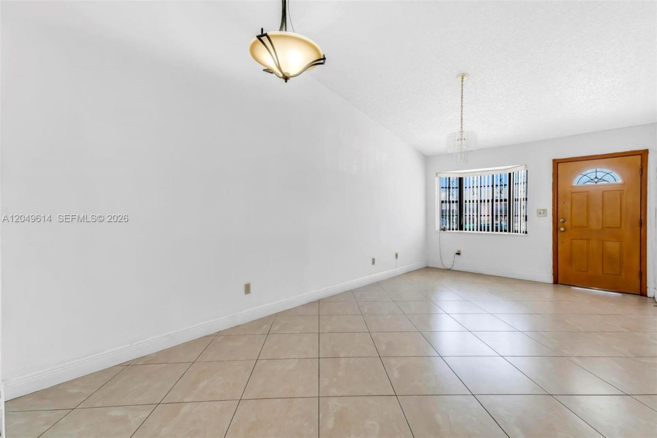 8871 NW 114th St , Hialeah Gardens, FL 33018 Photo