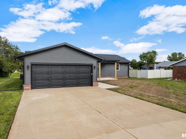 700 TAYLOR Street, Morton, IL 61550